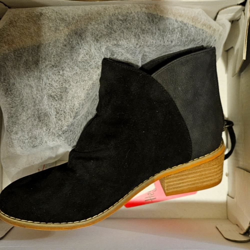 NIB Corky Boutique Black Suede Booties 7